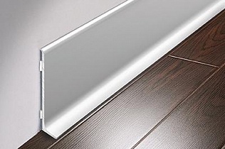 Плинтус алюминиевый цокольный Лука, высота 78,5 мм , цвет серебро
